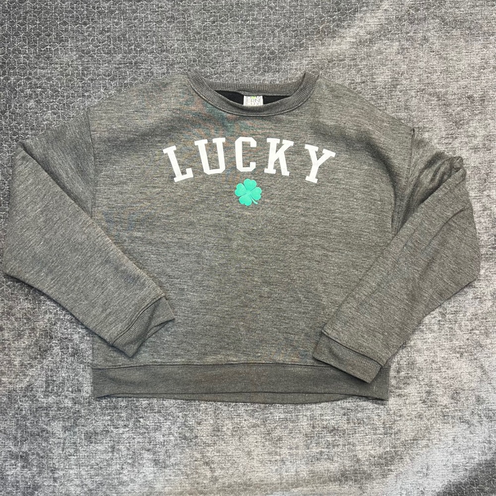 Modern Lux Lucky Clover Graphic Sweatshirt Women's Small‎ Gray Long Sleeve